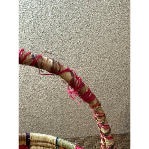Handwoven Multicolored Straw Basket With Handle - Vibrant Patterned Design - Picture 8 of 9